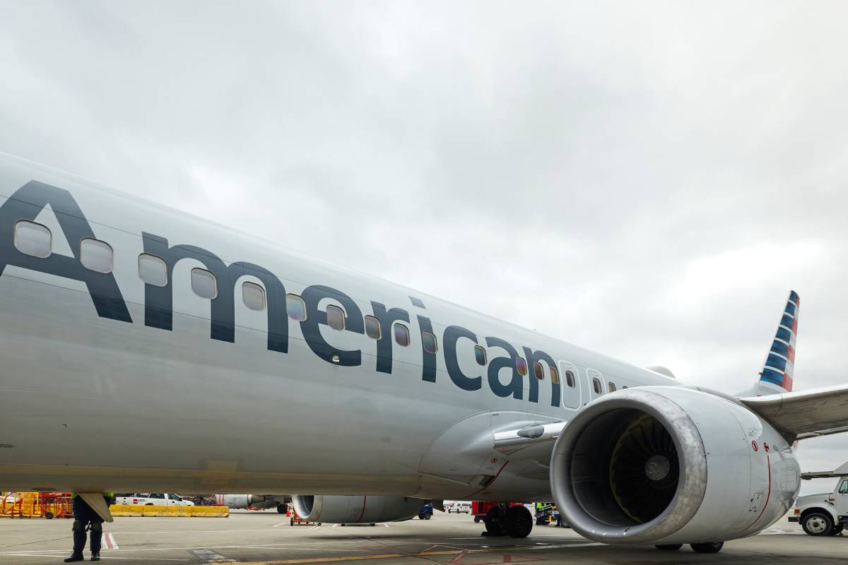 Alaska Airlines vs American Airlines: Full Comparison (2026) 3 Alaska Airlines vs American Airlines bags fees comparison