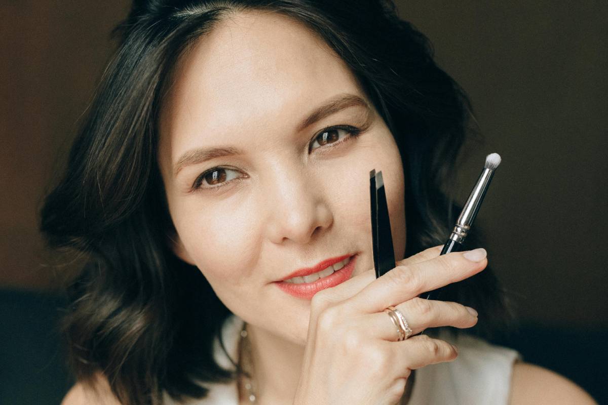 Can You Bring Tweezers on a Plane? (And Full Grooming Kit Guide) 3 TSA rules for grooming tools tweezers nail clippers razors in carry-on