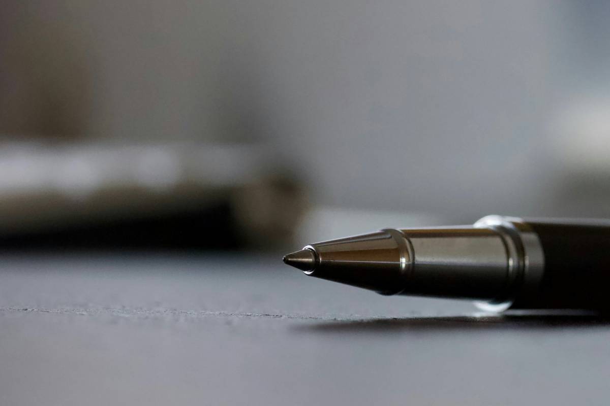 fountain pen travel tips to prevent ink leaking on a plane