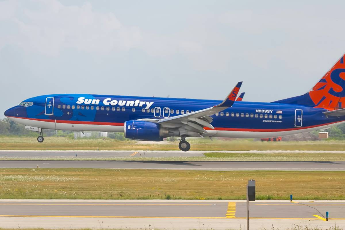 Sun Country Carry-On Size: Rules and Fees (2026) 3 Sun Country personal item size requirements